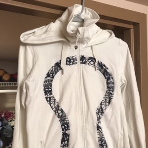 LULU LEMON RUNNING JACKET